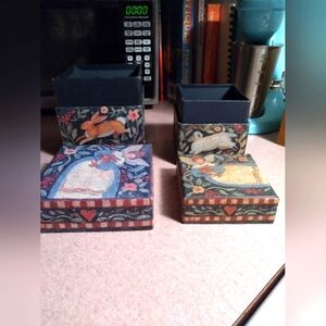 Set of (2) nesting boxes